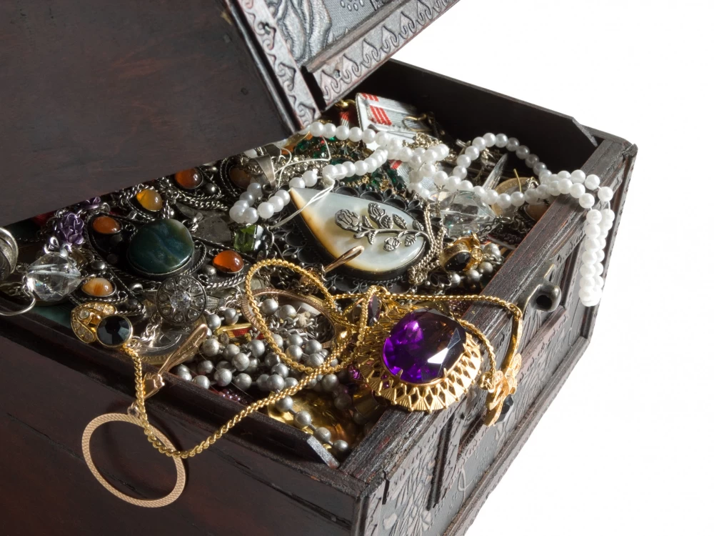 An image of a treasure chest.